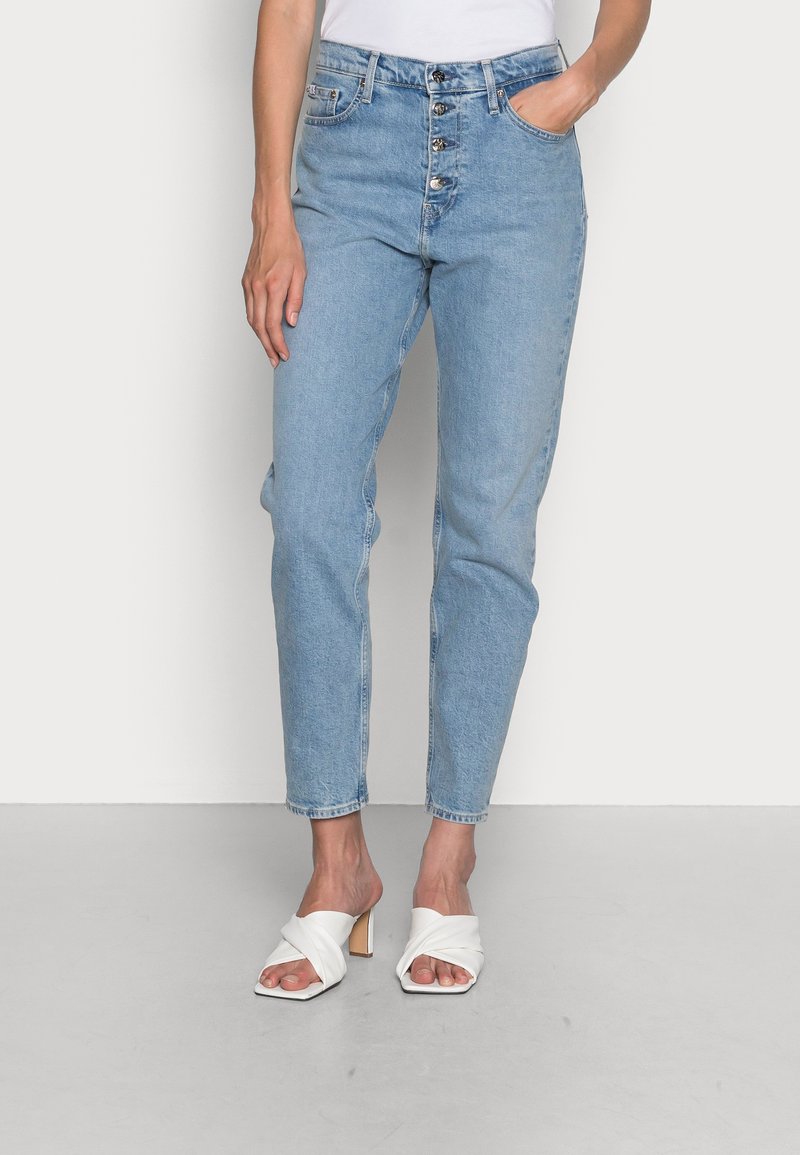 Calvin Klein Jeans MOM - Relaxed fit jeans - denim light