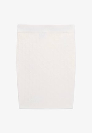 Witte gebreide kokerrok met geribde tailleband en subtiel textuurpatroon, knielengte en nauwsluitende stijl.