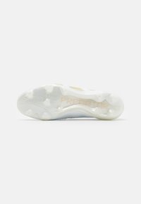 adidas Performance PREDATOR ELITE LACELESS FIRM GROUND - Kemény talajra készült futballcipő - footwear white/gold metallic