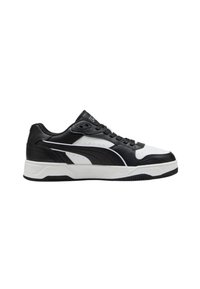Sneaker nera e bianca a collo basso con chiusura a lacci, dettagli perforati e suola spessa bianca.