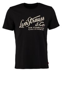 T-shirt noir à manches courtes avec le texte "Levi Strauss & Co." et "San Francisco California" en beige sur le devant.