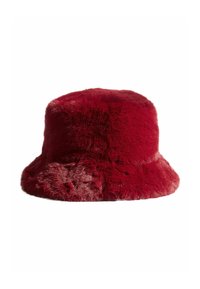 Punane kunstkarusnaha ämparimüts pehme ja läikiva tekstuuriga; lai äär ja ümar tipp; ühtlane värv koos peene läikega.