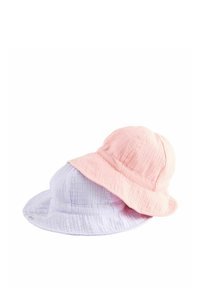 Zwei weiche, strukturierte Bucket-Hüte; einer in blassrosa und einer in helllila, mit breiten Krempen und runden Kronen. Beide haben eine gestickte Verarbeitung.