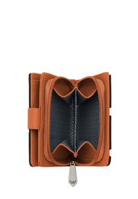 Kůže peněženka s hnědým interiérem, podšívkou s námořnickým vzorem v zigzag, kapsou na zip a stříbrným kováním.