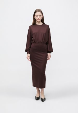 VILIAN - Žerzejové šaty - red