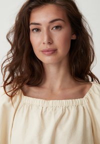 comma casual identity Bluse - creme