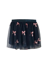 Marinblå tullkjol med en glittrande midja, prydd med rosa och vita randiga rosmönster över hela ytan, lager-på-lager för volym och textur.