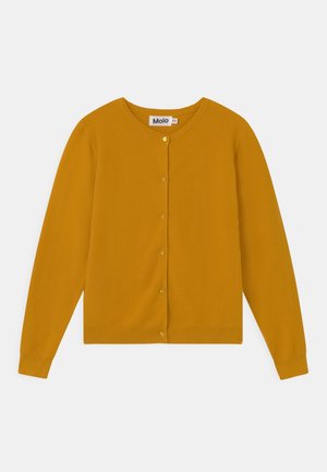 Cárdigan amarillo mostaza hecho de un tejido de punto acanalado, con un escote redondo, mangas largas y cinco botones a juego en el frente.