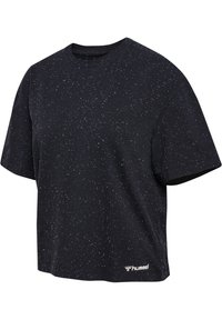 Svart kortärmad t-shirt med vitt spräckligt mönster, rund halsringning och logotyp på den nedre kanten, tillverkad av ett mjukt tyg. Rutig form.