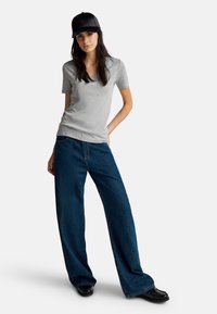 United Colors of Benetton WITH V-NECK - Jednoduché tričko - grey