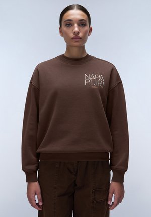 Bruine sweatshirt met ronde hals, voorzien van een wit logo op de borst. Gemaakt van zacht materiaal, heeft het verlaagde schouders en geribbelde manchetten.