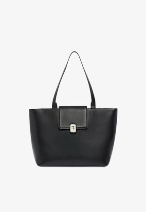 Sac fourre-tout noir en cuir lisse, de forme rectangulaire, avec des poignées doubles et un rabat avant avec un fermoir en argent.