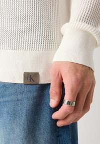 Calvin Klein Jeans CREW - Jersey de punto - tofu