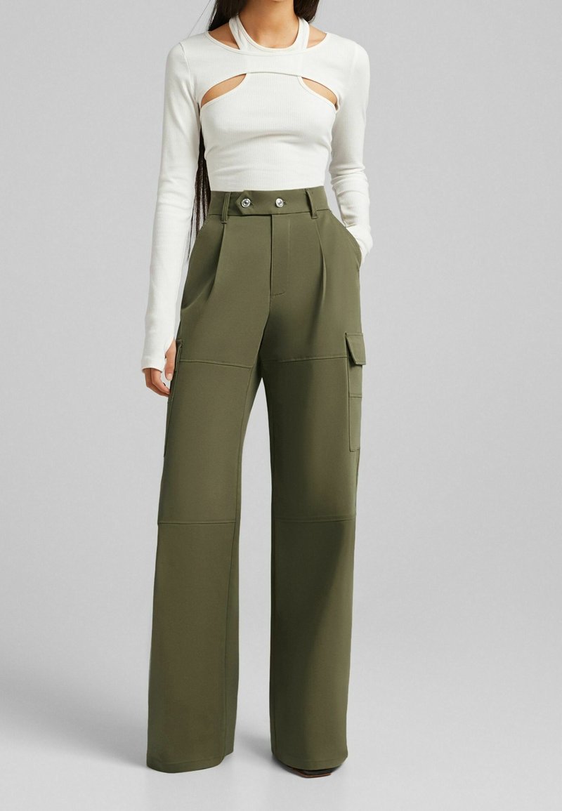 Bershka Tygbyxor - khaki