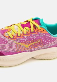 HOKA MACH 6 UNISEX - Utcai futócipők - fuchsia/electric aqua