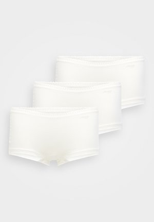 Pack de trois slips hipster en coton blanc, avec une texture douce et une dentelle sur la taille, dotés d'une couture centrale au dos pour un meilleur maintien.