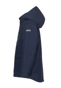 Námořnická modrá zimní bunda s kapucí, s přední kapsou na zip a s nášivkou s logem na horním rukávu, zobrazená ze strany.