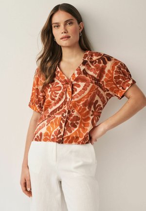 Next SHORT SLEEVE V-NECK BUTTONED FRONT REGULAR FIT - Pusero - brown tile print