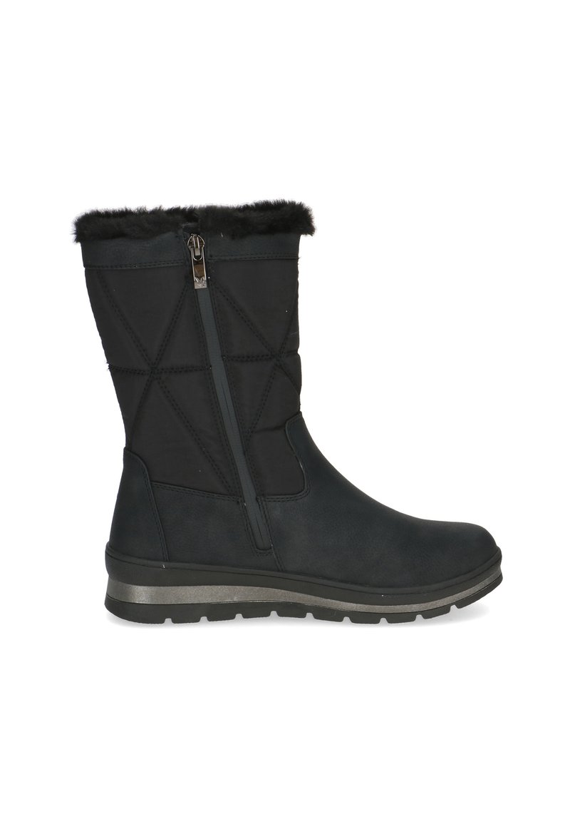 Czarne botki za kostkę z futerkiem z sztucznego włosia, górna część z pikowanej tkaniny, zamek błyskawiczny z boku oraz teksturowana gumowa podeszwa. Posiadają mały srebrny akcent na podeszwie.