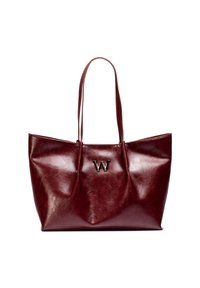 Bordowa torba tote wykonana z błyszczącej sztucznej skóry, z dwiema wydłużonymi rączkami i wyraźnym metalicznym logo "W" z przodu.