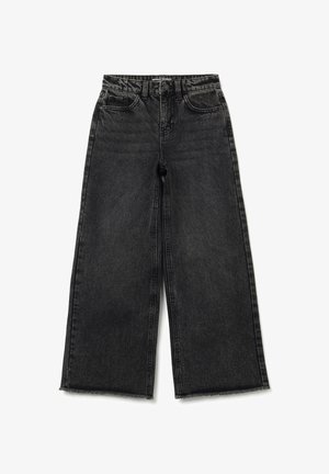 Jeans in denim nero a gamba larga con vita alta, passanti per cintura, tasche frontali, chiusura con bottone e orli grezzi.