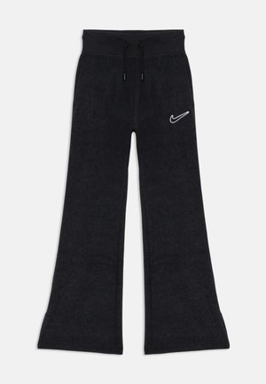 Melna zvana sporta bikses ar auklu jostu, izgatavotas no mīksta auduma, ar baltu Nike logo kreisajā gurnā.