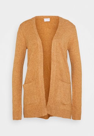 Cárdigan de manga larga y apertura frontal en un color mostaza texturizado, con dos bolsillos frontales y puños y bajo acanalados.