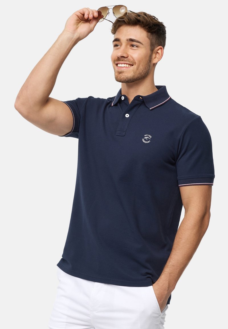 Navyblauw poloshirt in een katoenmix, met een kraag en een placket met twee knopen, korte mouwen en contrasterende afwerking.