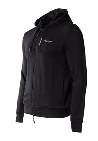 Svart zip-up hoodie i blandad bomull, med dragkedja fram, snören vid huvan och en subtil logotyp. Mjukt material, figurnära design.