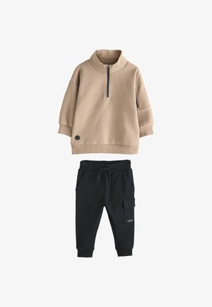Next, REGULAR FIT - HALF ZIP JOGGERS SET - Tuta - tan brown