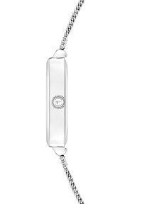 Silberfarbene Metalluhr mit rechteckigem Zifferblatt, geflochtenem Armband und einer runden Krone mit Kristalldetail.