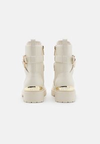 Guess Botines con plataforma - off-white