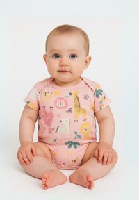 Rožinė trumpomis rankovėmis bodysuit'as su žaismingais gyvūnų raštais geltonos, oranžinės ir žalios spalvų. Minkšta medžiaga, apvalus iškirpimas ir spaudžių uždarymas.