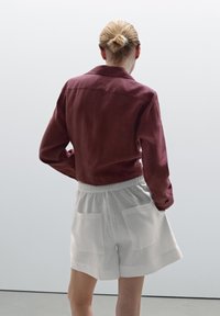 Massimo Dutti BERMUDA - Šortky - white