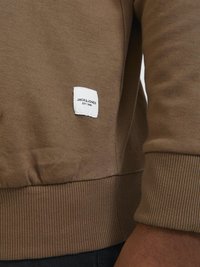 Jack & Jones JJEBASIC HOOD - Džemperis ar kapuci - otter