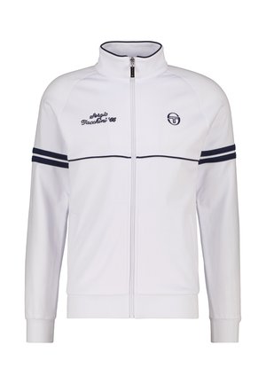 Witte zip-up jas van soepel materiaal, met marineblauwe strepen over de borst en mouwen, en een logo met geborduurde tekst.