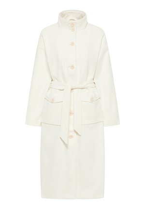 Valkoinen, pitkähihaisia takki pehmeästä kankaasta, jossa on korkea kaulus, etunapit, vyötärönauha ja kaksi etutaskua.