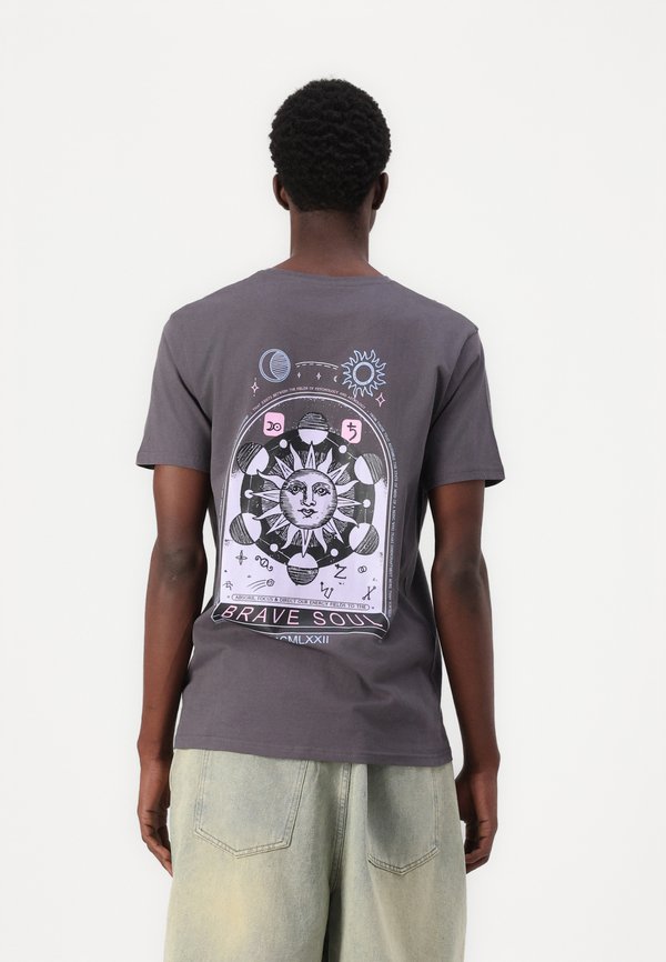 MYSTI - T-Shirt print - magnet