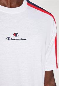 Champion RETRO SPORT CREWNECK SMALL LOGO - Camiseta estampada - white