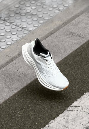 Saucony ENDORPHIN SPEED 5 - Sapatos para corrida em estrada - white