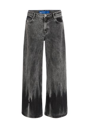 Jeans de pierna ancha en denim negro deslavado, con un efecto de teñido de sumi, herrajes de acero y un diseño clásico de cinco bolsillos con una cinturilla estándar.