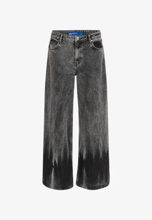 Široke traperice u izblijedjelom crnom denimu, s dip-dye efektom, čeličnim dodacima i klasičnim dizajnom s pet džepova i standardnim pojasom.