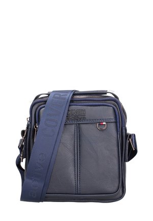 Borsa a tracolla quadrata in pelle blu navy con tasca frontale con cerniera, tracolla regolabile e logo "COVERI active" in rilievo sul pannello frontale.