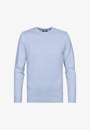 Pull bleu ciel à col ras du cou en tissu maille doux. Comprend des manches longues ainsi que des poignets et un ourlet en côte. Design minimaliste avec un détail d'étiquette.