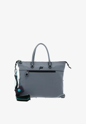 Sac à main en cuir bleu clair avec deux poignées, poche avant zippée et bandoulière rayée attachée avec une petite pochette.
