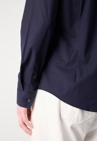 Thumbnail Image 9
