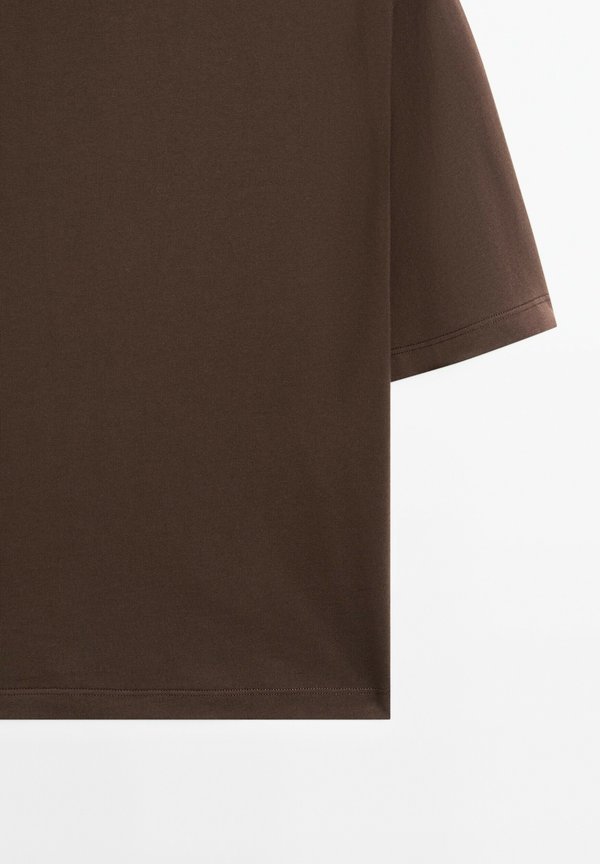 SHORT SLEEVE WITH STITCHING DETAIL - Basic T-shirt4