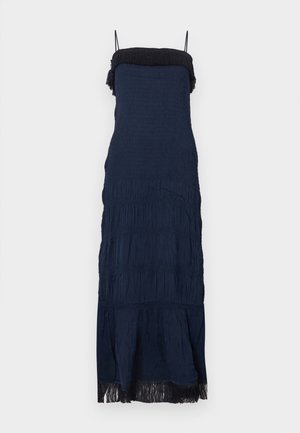 Tmavomodré šaty bez ramienok s naškrobeným živôtikom, textúrovanou tkaninou, viacvrstvovými volánmi a strapcovým lemom. Nastaviteľné tenké ramienka.