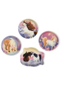 Cuatro platos de plástico con ilustraciones de unicornios y caballos en colores pastel y superficies texturizadas; incluye diseños redondos y en forma de nube.