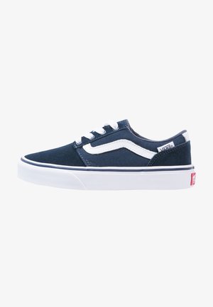 Marineblauwe canvas sneakers met witte accenten, met een laag profiel, witte veters en een gestructureerde rubberen zool.